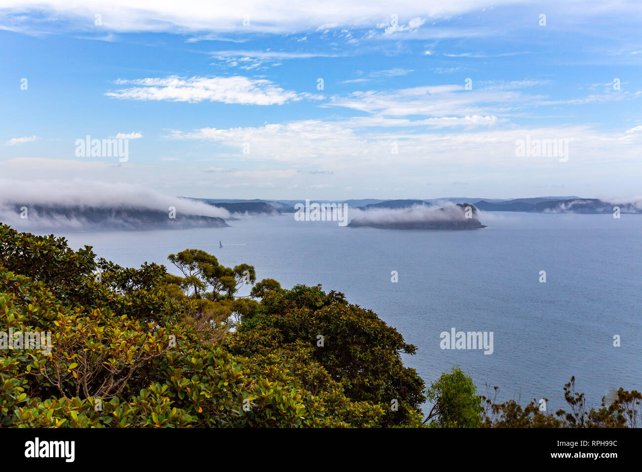 Vista di Broken Bay di Ku-ring-gai West lookout testa a Sydney in Australia Foto Stock