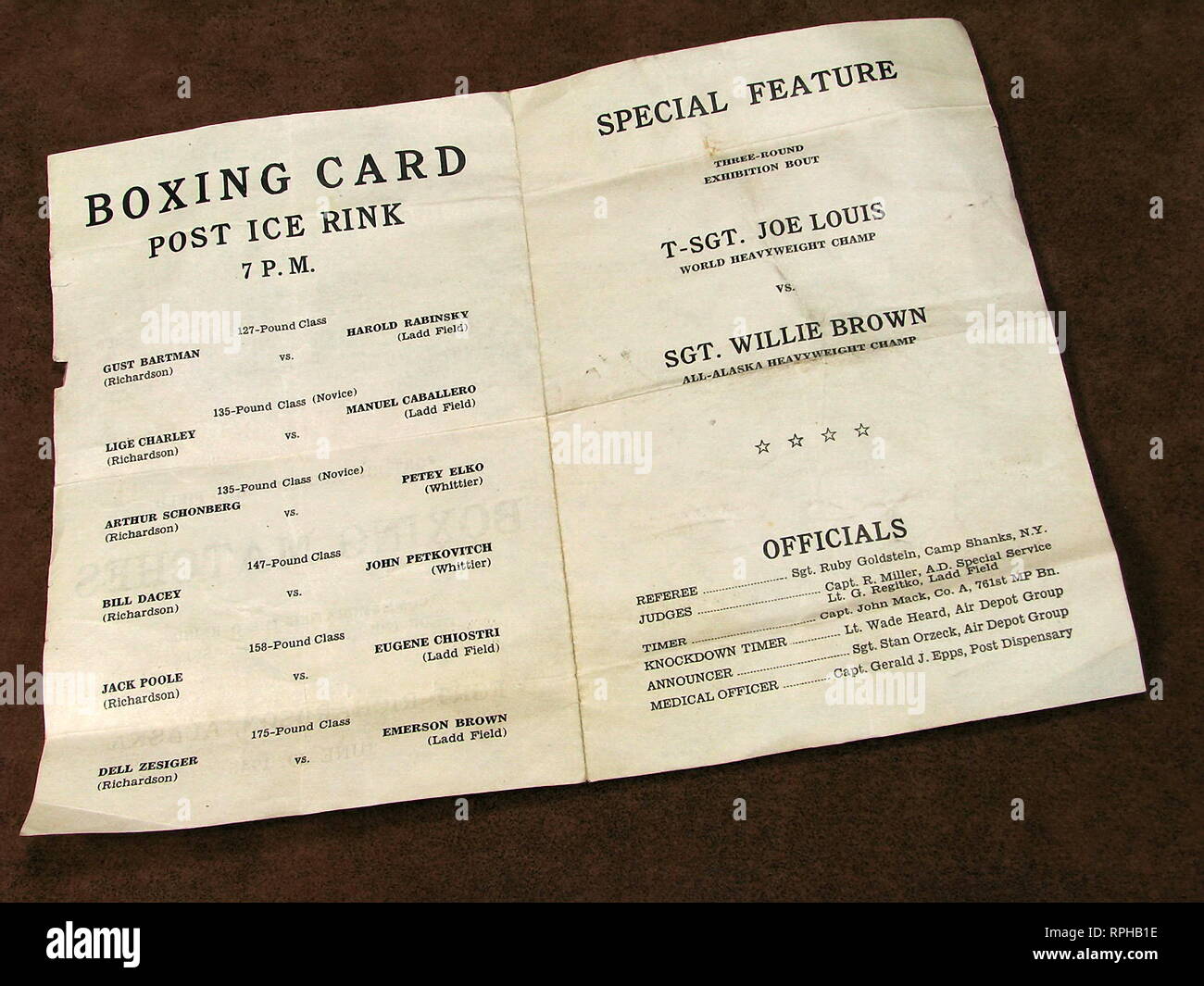 Rari e da collezione Vintage TSgt Joe Louis Fort Richardson Alaska militare scheda Boxing 1945. Foto Stock