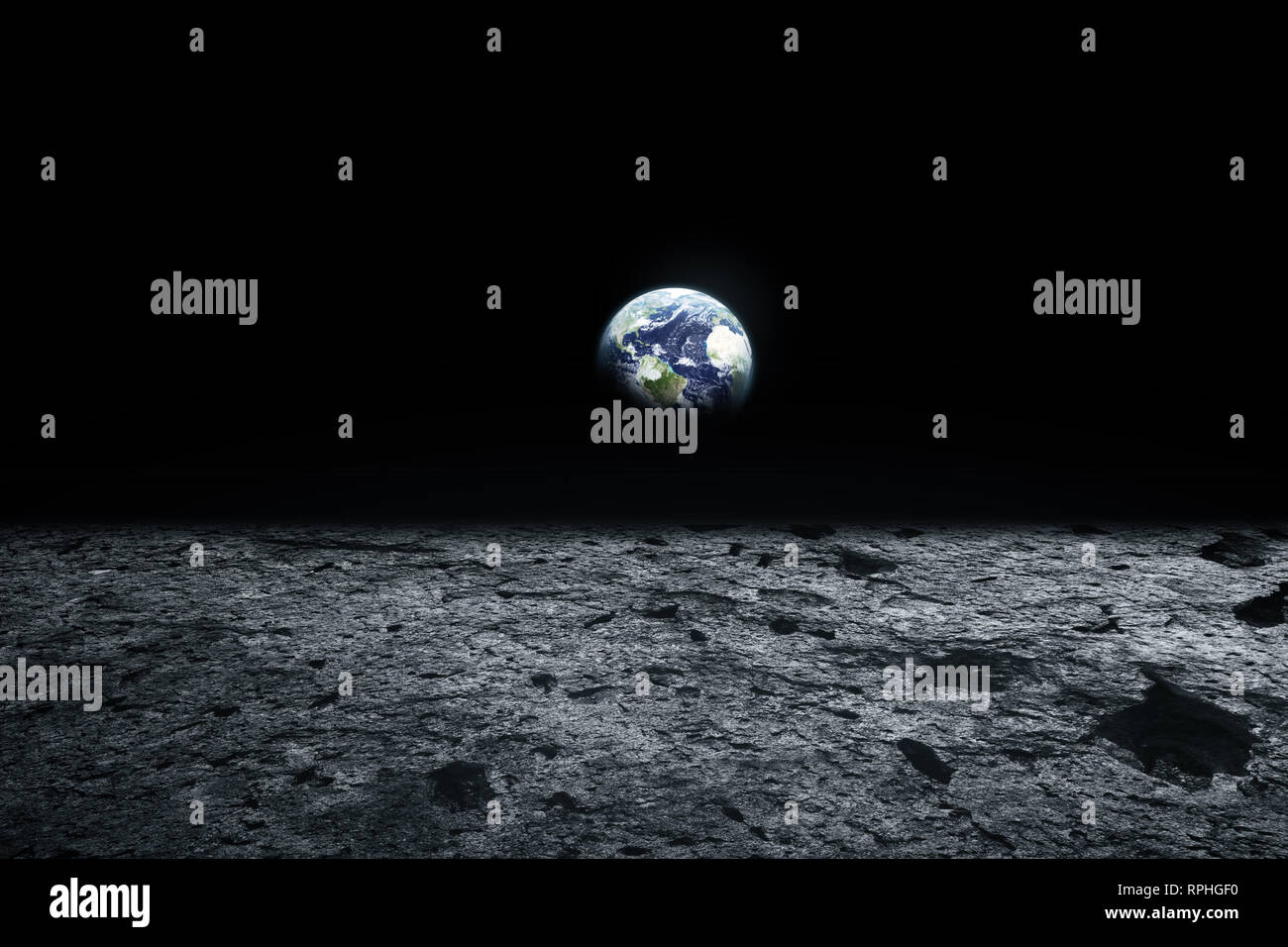 La superficie della luna e la massa all'orizzonte. Spazio arte fantasy. In bianco e nero. Gli elementi di questa immagine fornita dalla NASA Foto Stock