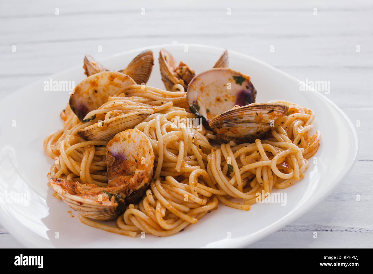 Spaghetti con le vongole e salsa di pomodoro, Spaghetti vongole Foto Stock