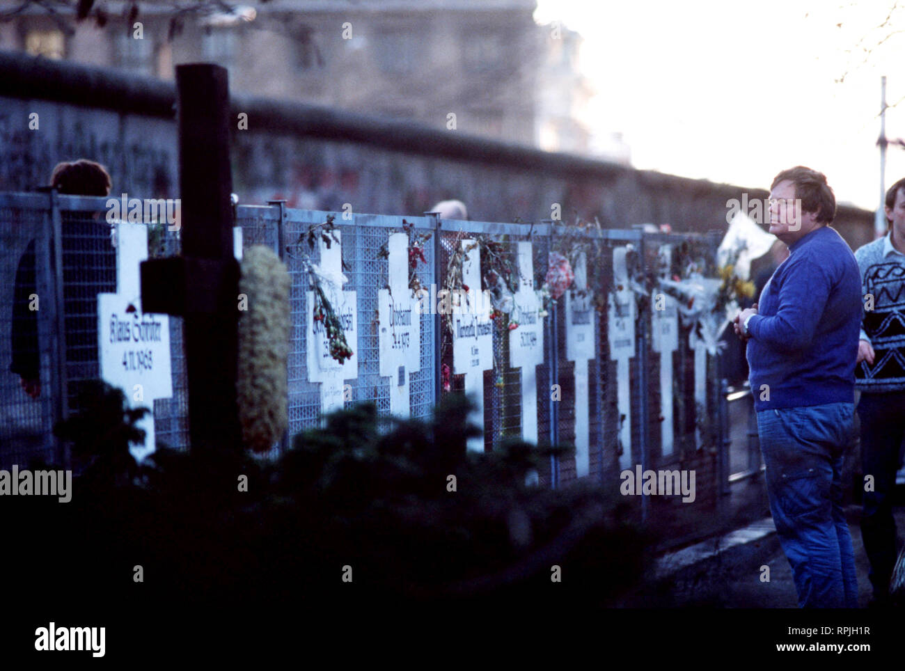 Attraversa servono come promemoria dei tedeschi che hanno perso la vita tentando di difetto per l'Occidente. Foto Stock