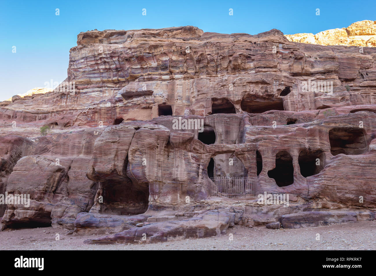 Tombe a Street di facciate in Petra città storica del Regno Nabatean in Giordania Foto Stock