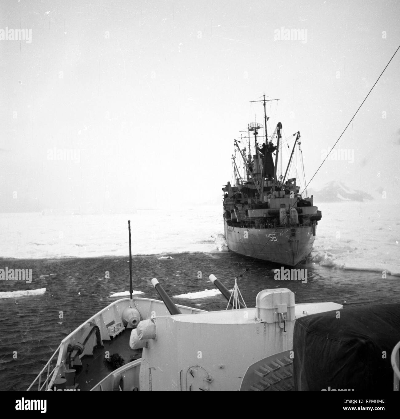 Funzionamento Deep Freeze I - 1955 / 1956 - USA Task Force 43 - USS Arneb AKA-56 Foto Stock