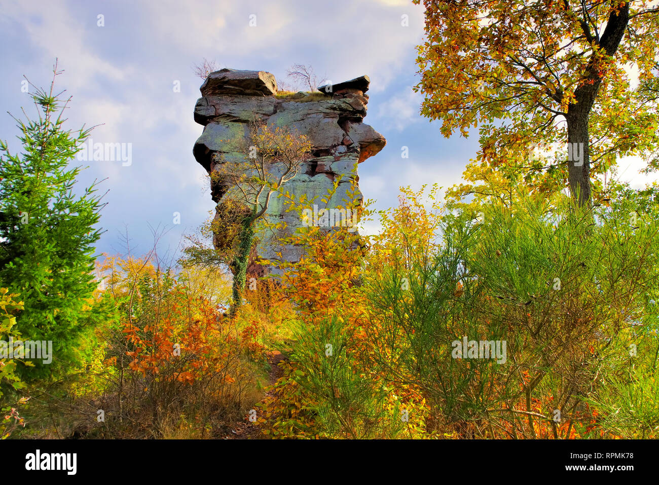 Anebos castello nella Foresta del Palatinato in autunno, Germania Foto Stock