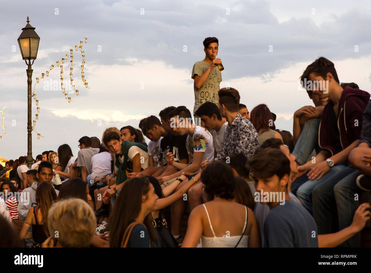 PISA - Il 16 giugno la Luminara festival si svolge in onore del patrono San Ranieri. Di notte edifici lungo il fiume Arno sono illuminati da candele. Foto Stock