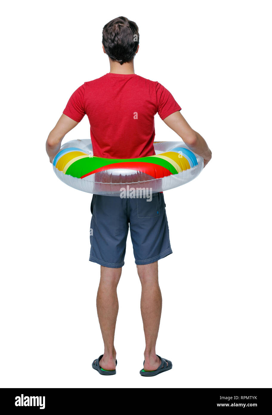 Vista posteriore di un uomo in pantaloncini corti con un cerchio gonfiabile. Il ragazzo sulla spiaggia. Vista posteriore di raccolta persone. vista posteriore di persona. Isolate su wh Foto Stock