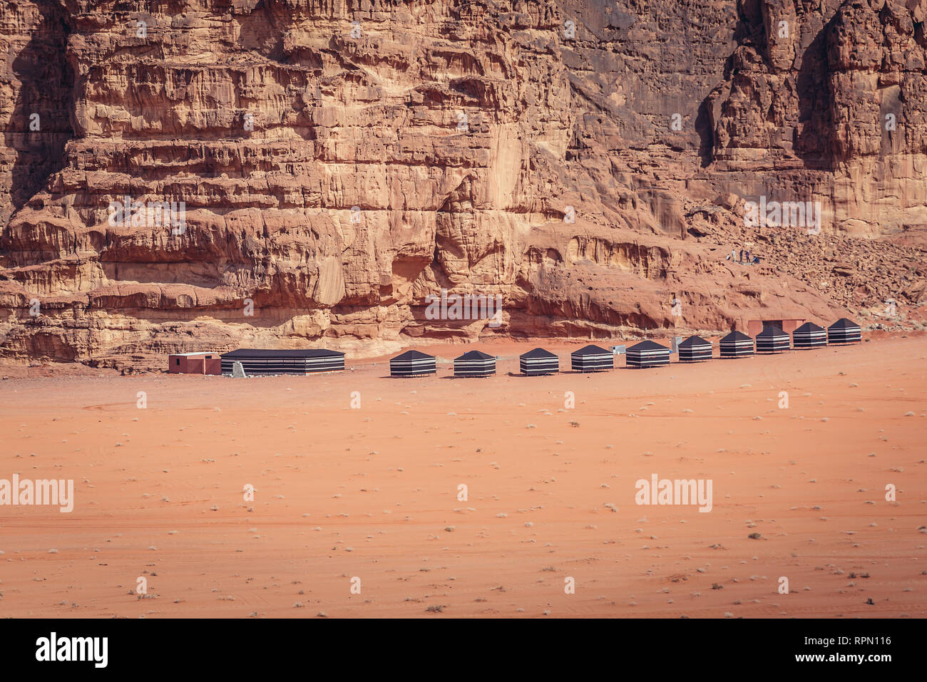 Accampamento Beduino per turisti in Wadi Rum valle chiamato anche Valle della Luna in Giordania Foto Stock