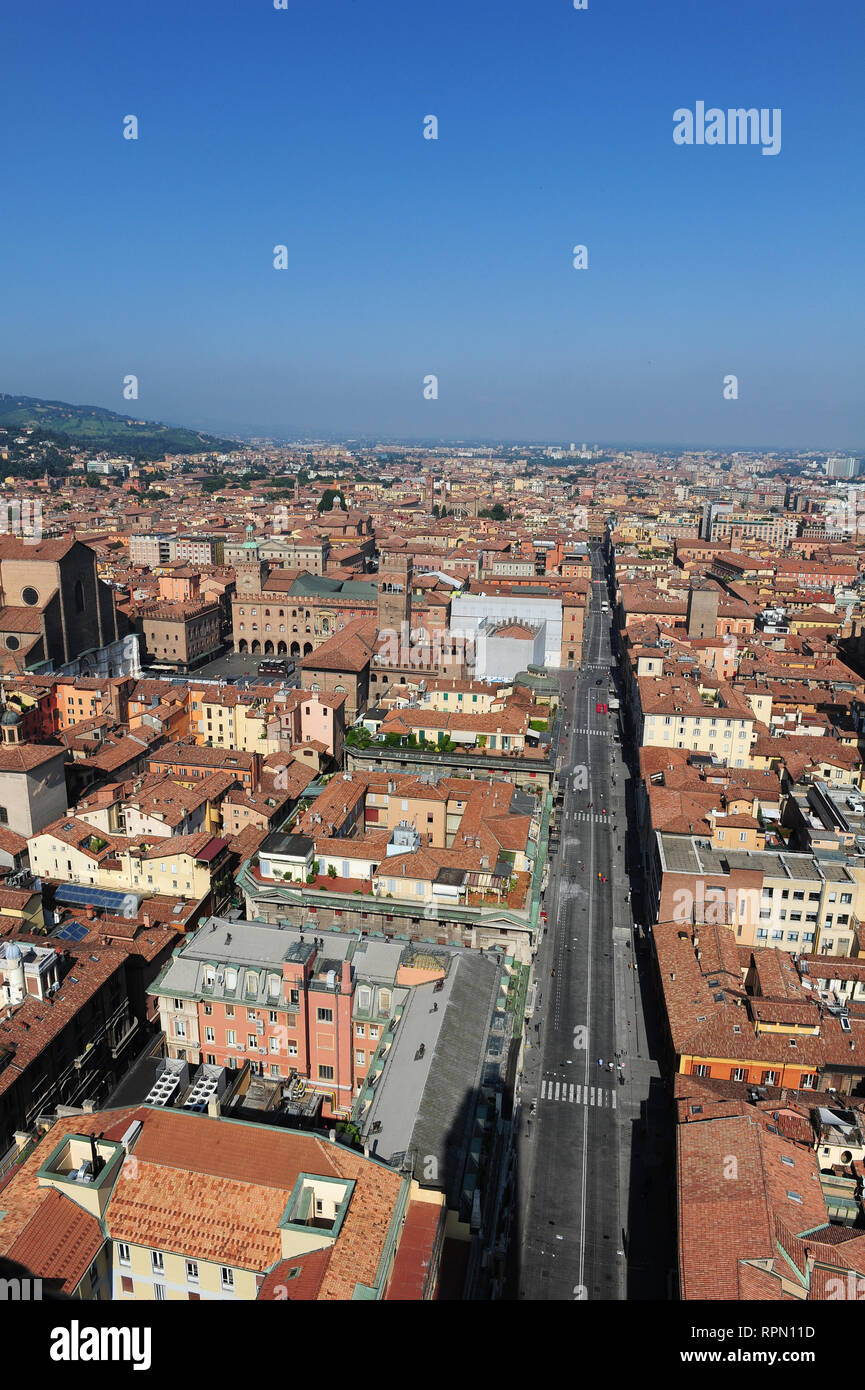 Vista aerea di Bologna dalla cima della Torre degli Asinelli Foto Stock