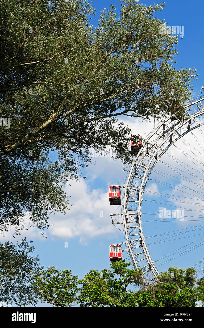 La Giant Ferries Wheel (Riesenrad) all'entrata del parco di divertimenti Prater di Vienna, Austria Foto Stock