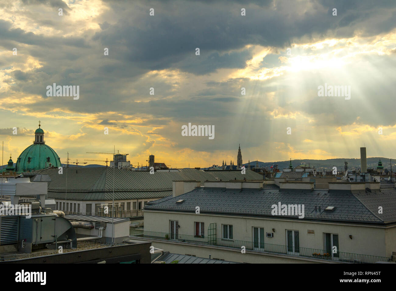 La vista sul centro di Vienna dal bar sul tetto del Lamée hotel Foto Stock