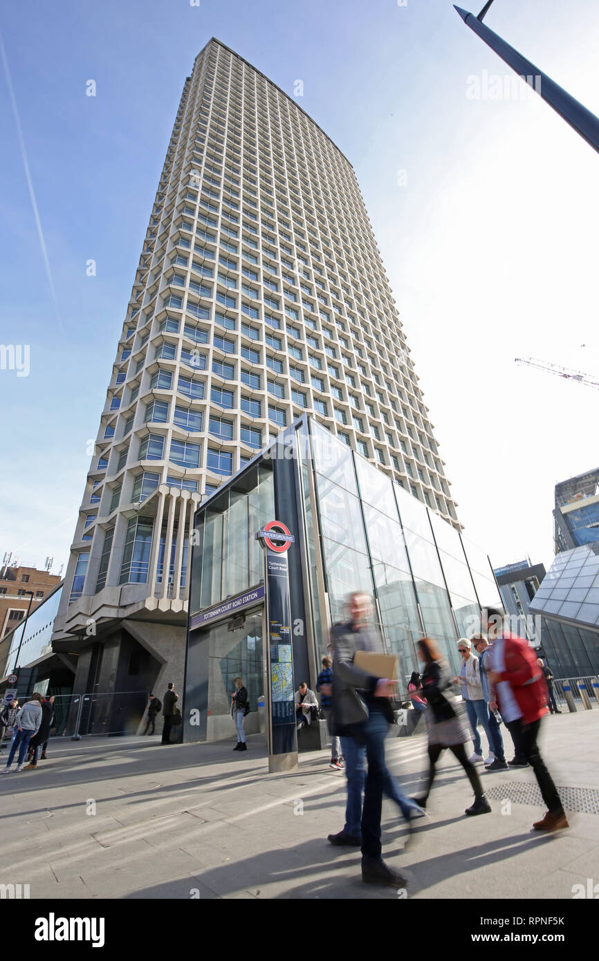 Londra iconici, sessanta Centrepoint tower su Tottenham Court Road. Progettato da Richard Siefert. Ora convertito da uffici in appartamenti di lusso. Foto Stock