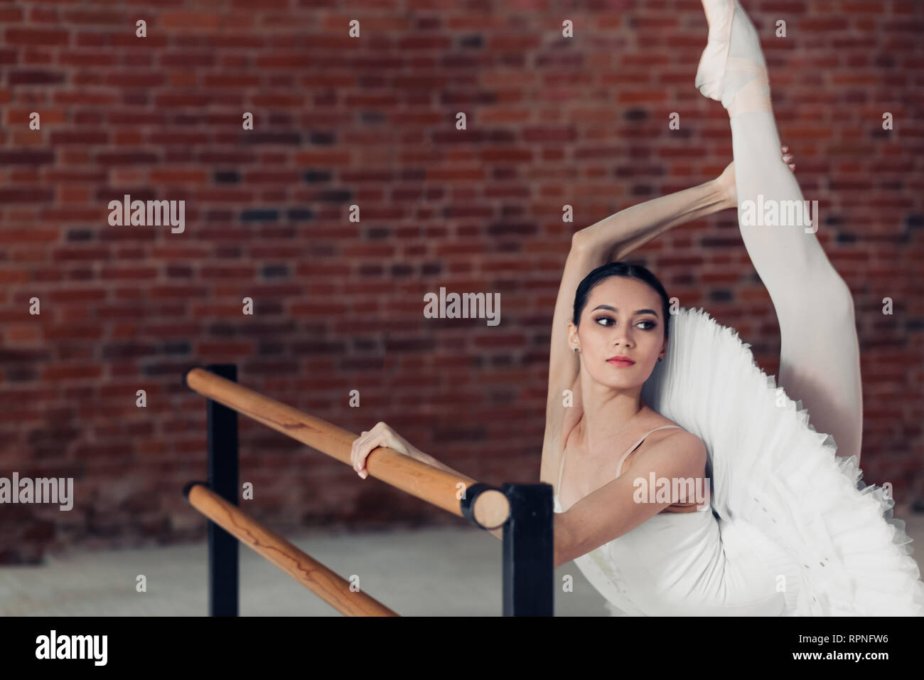 Ragazza che mostra la sua danza tecniche, vicino la foto ritagliata, spazio di copia Foto Stock