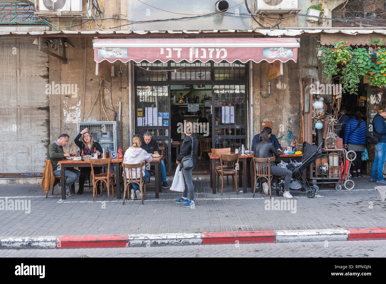 Israele, Tel Aviv-Yafo - 08 Febbraio 2019: ristorante Medio Orientale in shuk hapishpeshim Foto Stock