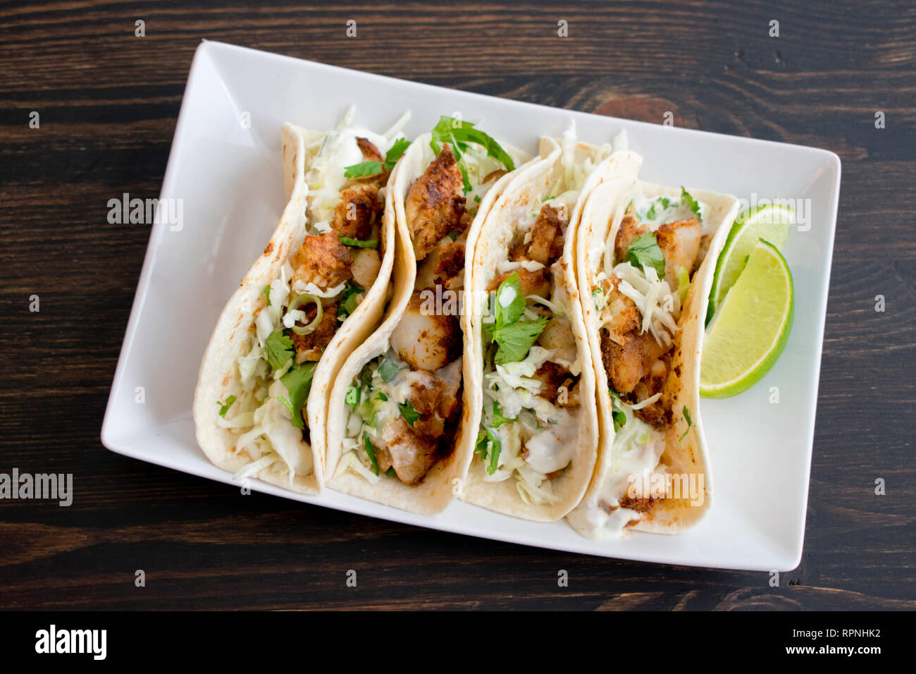 Tacos di pesce con crema di lime Foto Stock