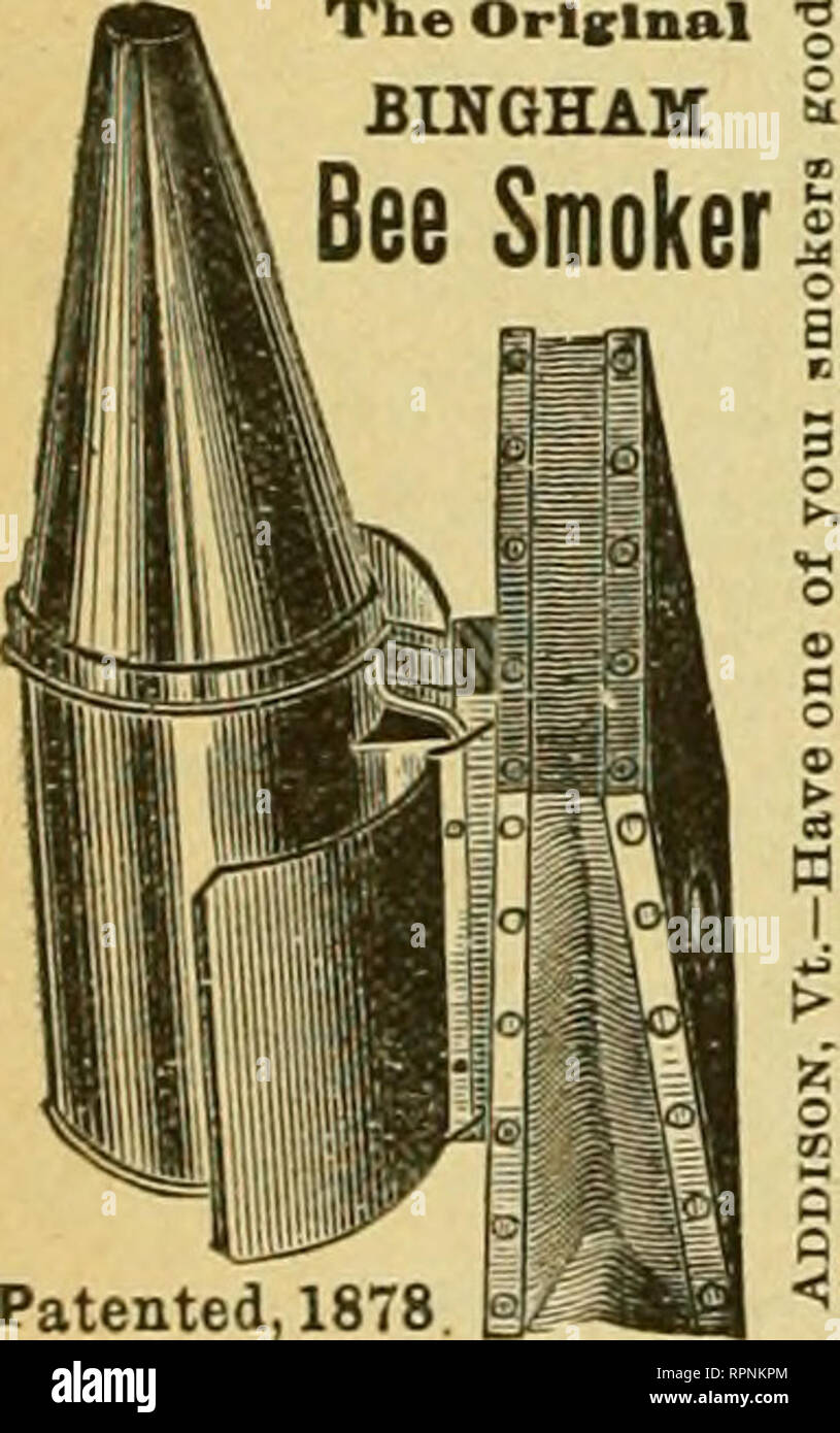 . American bee journal. La cultura delle api; le api. 734 L'AMERICA]^ BEE ufficiale. Le api ed il miele o la Han&amp;gement di un apiario per piacere e profitto; da Thomas C. NEWMAN, Editor 0/ di un ape merican ufficiale contiene 230 profusamente pagine illustrate è " completamente np con i tempi " in tutti i nn- provemt'UTS e invenzioni in questo rapido sviluppo di inseguimento, e presenta la apiar- TSI con tutto ciò che può essere di aiuto nella gestione di successo del miele-bee, e allo stesso tempo jiroduce più miele nella sua migliore e più attraente con- &LT;iition. Bomid in stoffa, f 1,00, postpagato Foto Stock