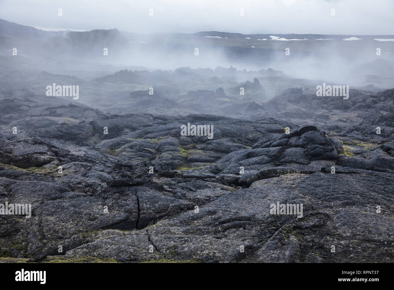 Fumante campo di lava a Krafla area vulcanica nella regione di Mývatn, Nordest Islanda e Scandinavia Foto Stock