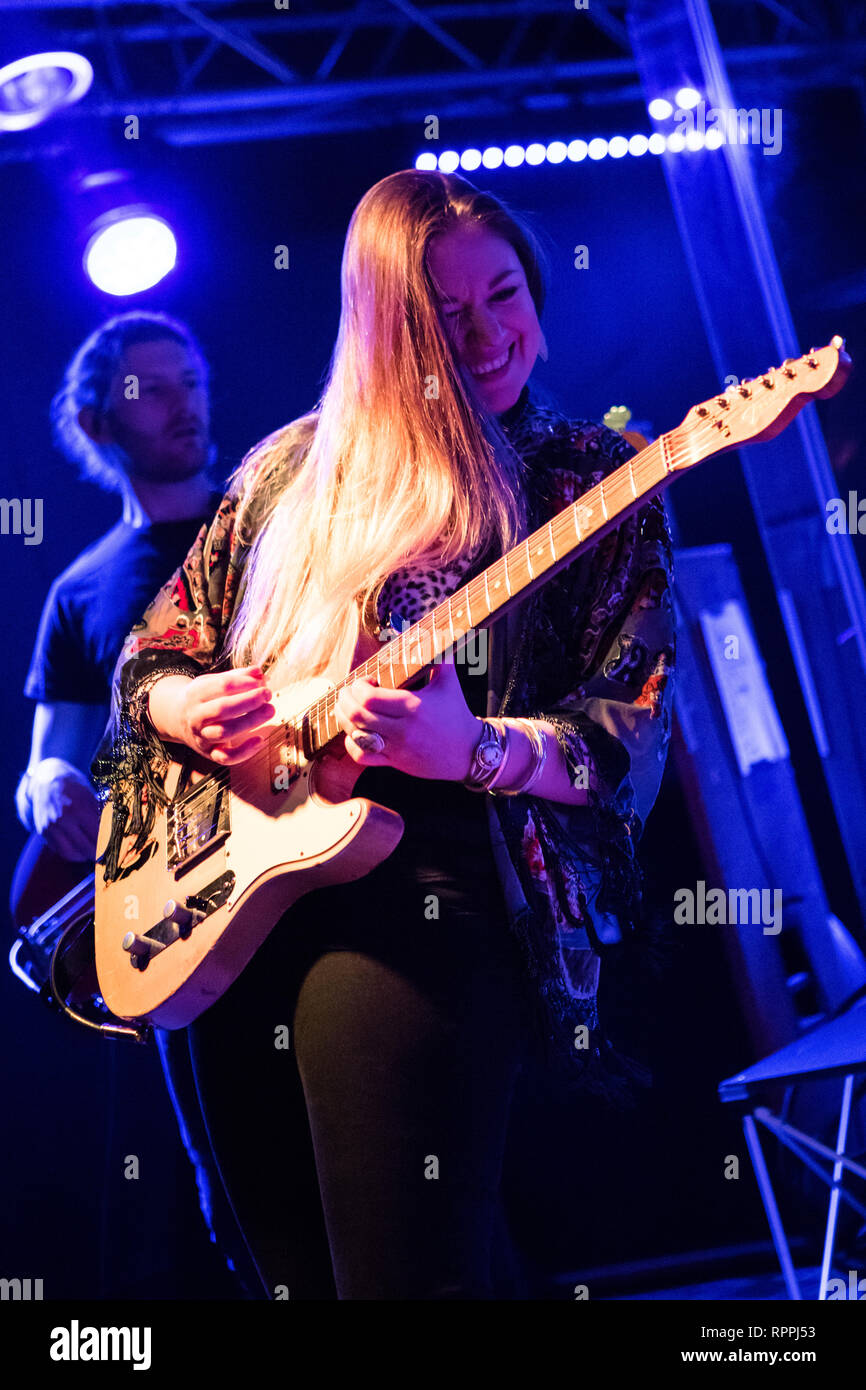 Milano, Italia. Il 21 febbraio, 2019. Il British blues rock chitarrista e cantante JOANNA SHAW TAYLOR esibirsi dal vivo sul palco a Leggenda Club durante il 'cuore avventato Tour' Credito: Rodolfo Sassano/Alamy Live News Foto Stock