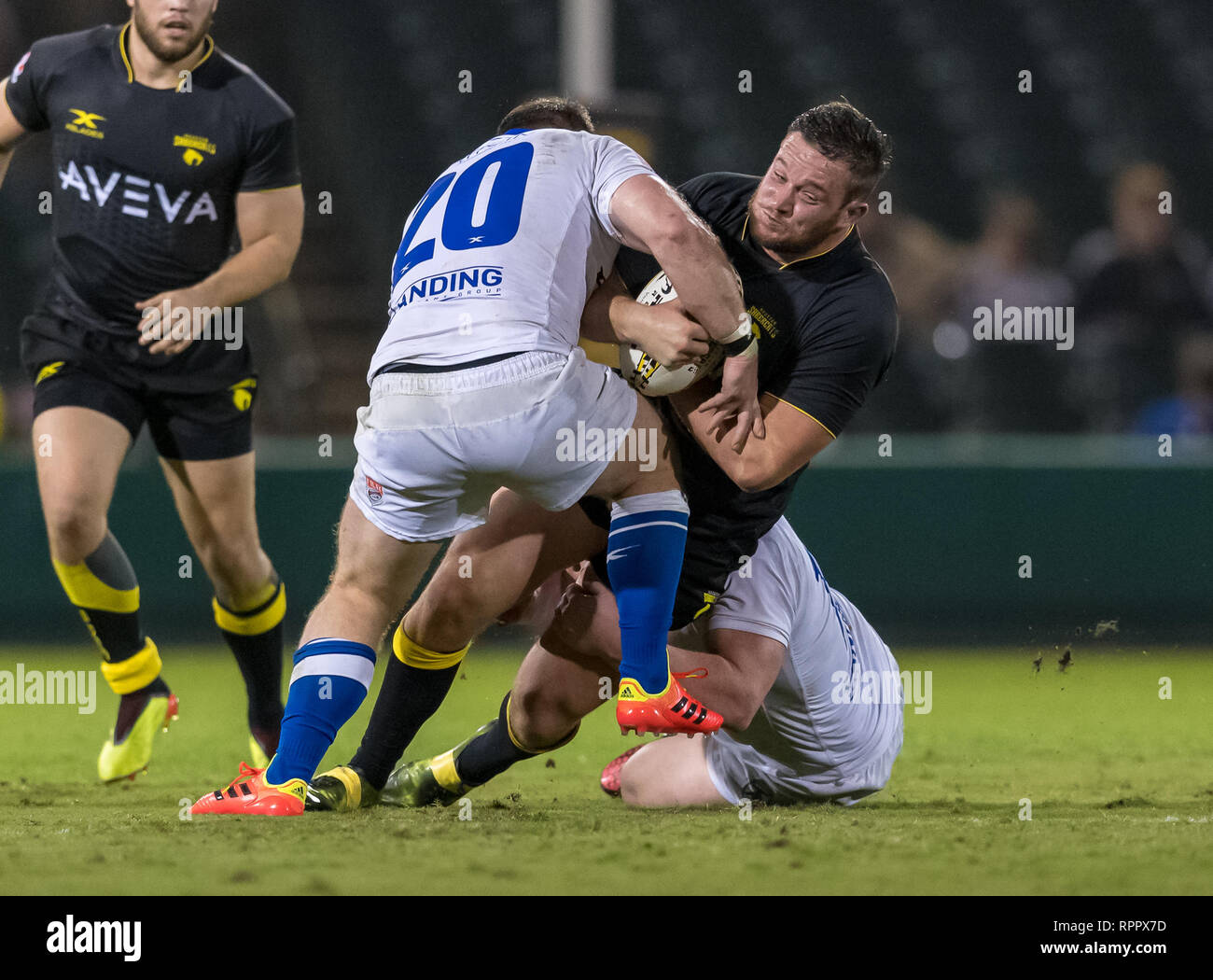 Febbraio 22, 2019 Houston SaberCats prop Jake Turnbull (17) viene affrontato da Toronto frecce bloccare Andrew Wilson (20) durante il confronto tra le frecce di Toronto e la Houston SaberCats al campo di costellazione, Sugar Land, Texas. A tempo pieno Toronto frecce battere la Houston SaberCats 44-27. © Maria Lysaker/Cal Sport Media Foto Stock