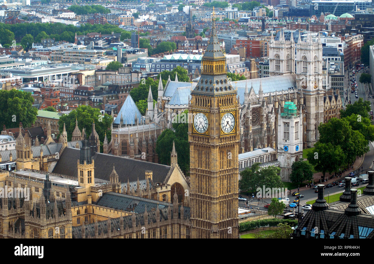 Una bella antenna Londra cityscape compreso il Big Ben clock tower e gli edifici del Parlamento europeo. Si prega di notare che le persone non sono riconoscibili. Foto Stock