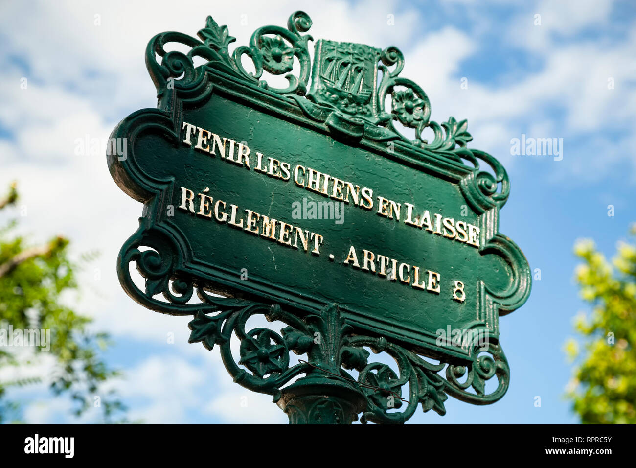 "Tenere i cani al guinzaglio' segno, Parigi, Francia Foto Stock