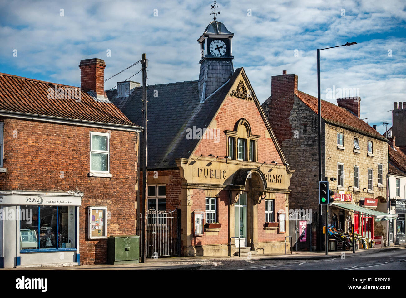 Villaggio Inglese libreria gestita da volontari, Tickhill libreria comunitaria in Castlegate, Tickhill Village a Doncaster in South Yorkshire, Inghilterra Foto Stock