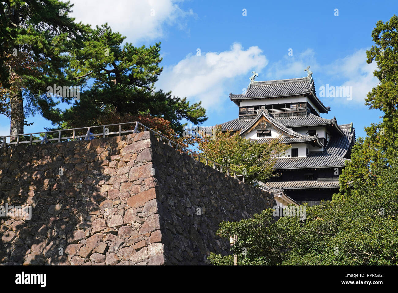 Matsue medievale castello vicino Sakaiminato è castello feudale in legno originale forma e non ricostruita. Foto Stock