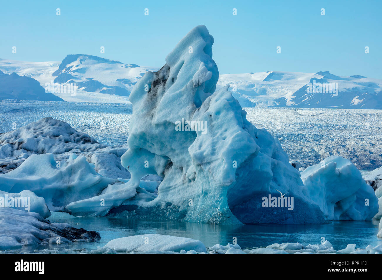 Formazioni di ghiaccio a Jokulsarlon laguna glaciale, al di sotto del ghiacciaio Breidamerkurjokull. Vatnajokull National Park, Sudhurland, sud est dell'Islanda. Foto Stock