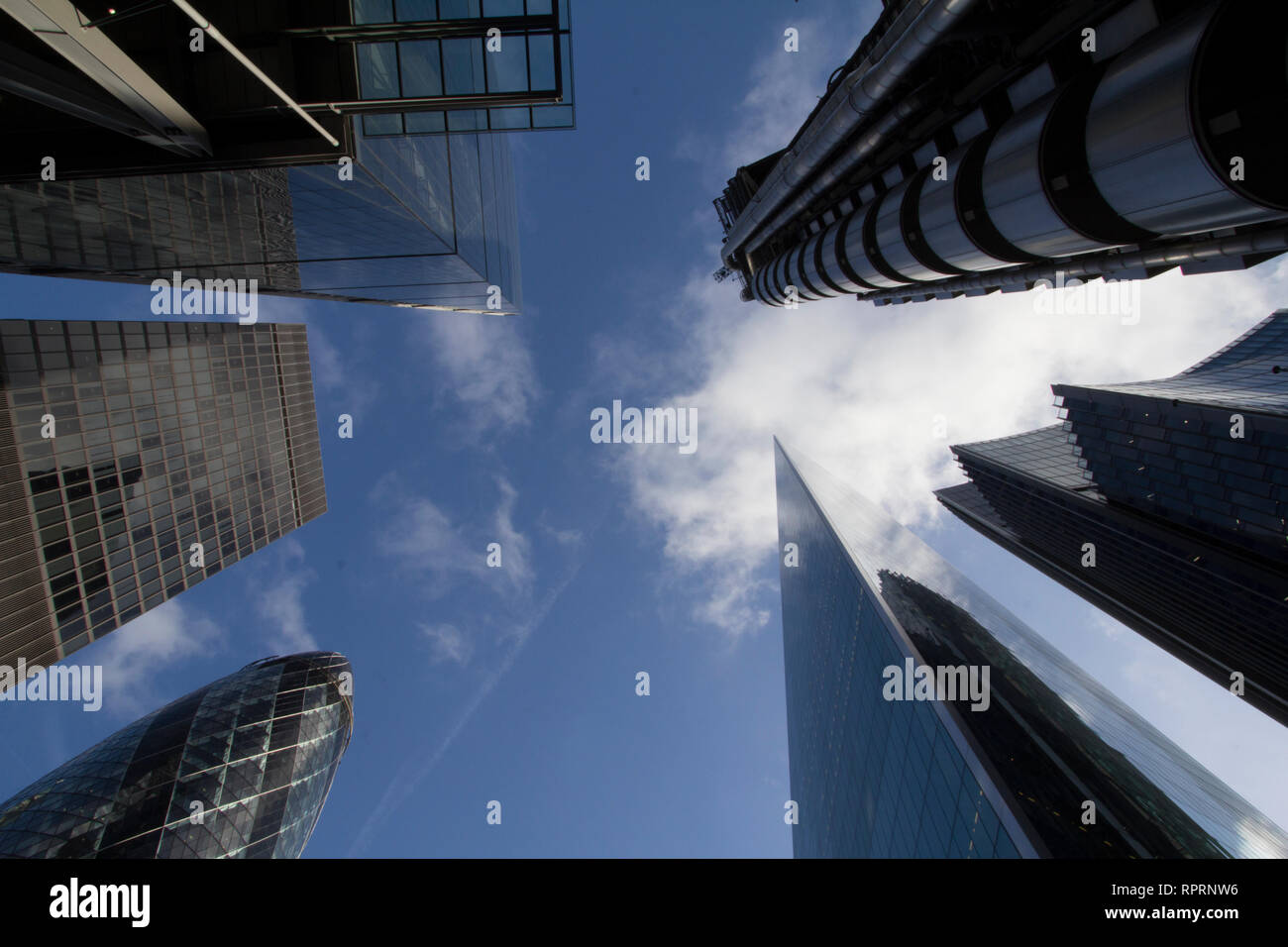 Londra grattacieli Leadenhall street, con cheesegrater 100 Leadenhall street; Aviva edificio St Helen edificio; il Gherkin 30 St Marys Ax; il bisturi 52-54 Lime Street; l'edificio Willis; e la LLoyds edificio di assicurazione Foto Stock