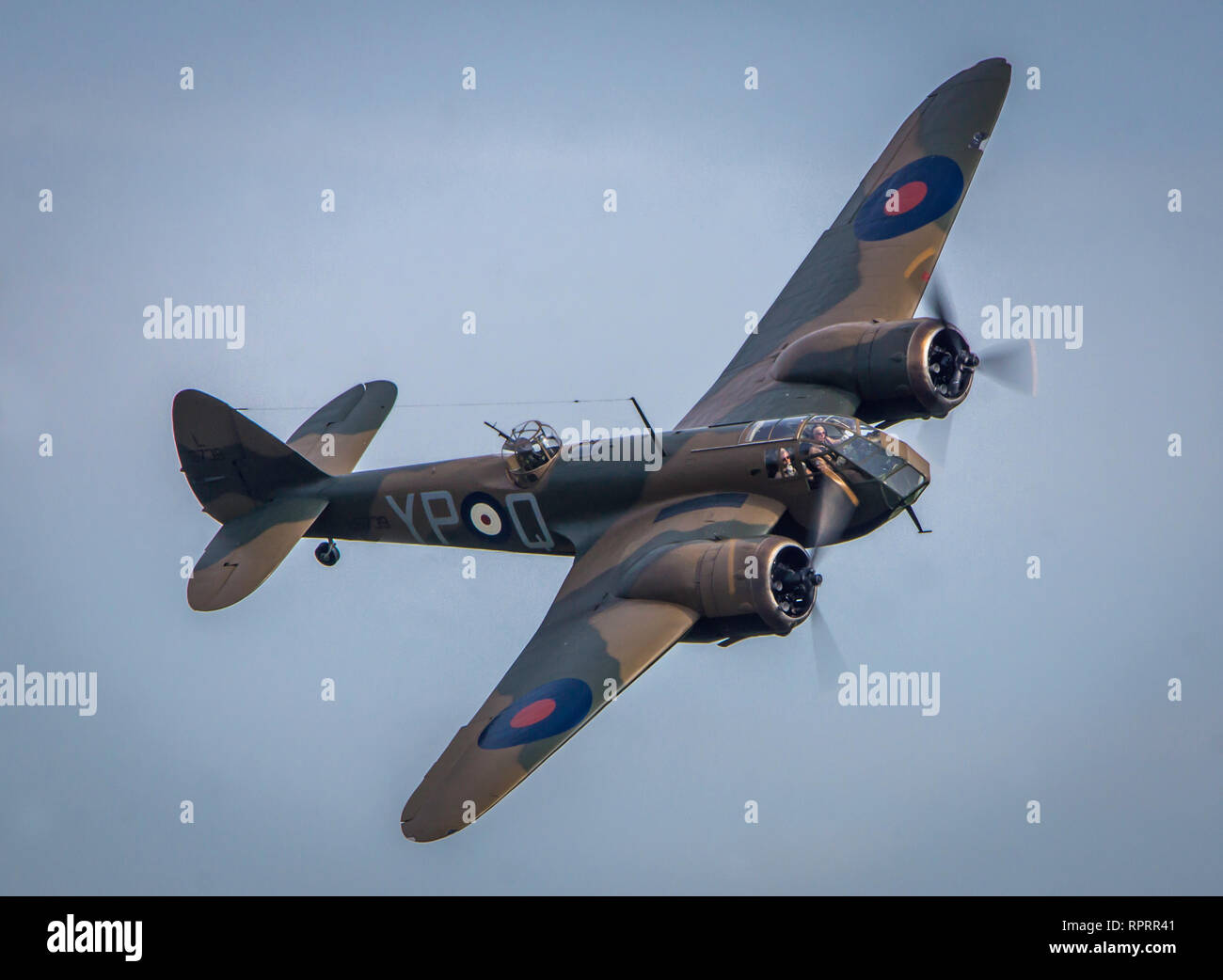 Un Bristol Blenheim Mk 1 sorvolano il cielo di Duxford Inghilterra Foto Stock