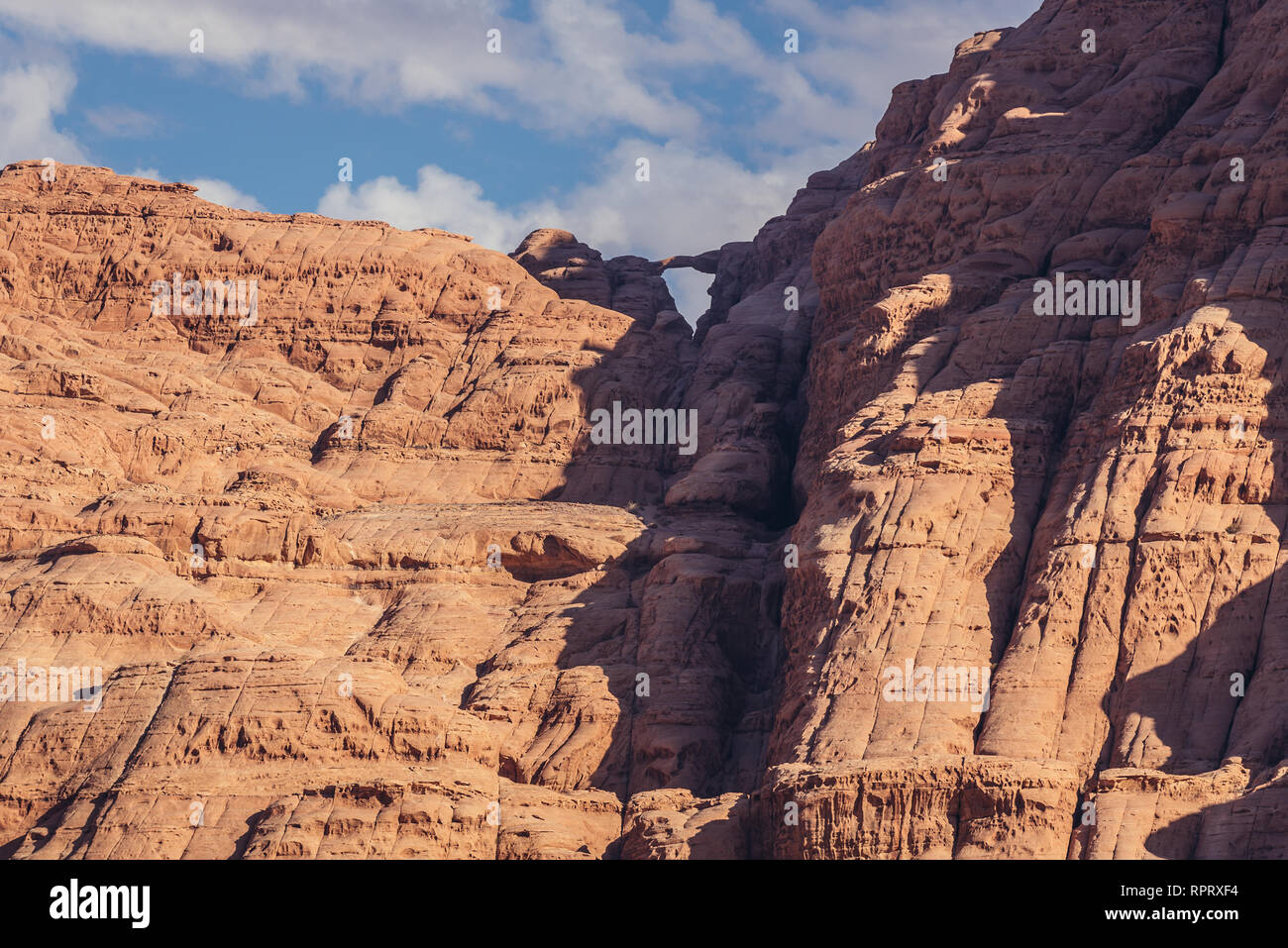 Burdah ponte di roccia nel Wadi Rum valle chiamato anche Valle della Luna in Giordania Foto Stock