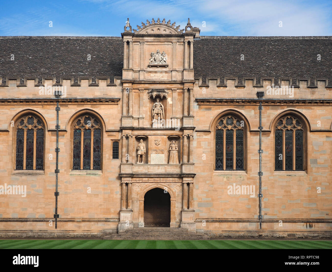 OXFORD - Settembre 2016: il cortile interno del collegio Wadham ha costruito 1610, degno di nota come l'alma mater di Christopher Wren, con statuti raffiguranti Foto Stock