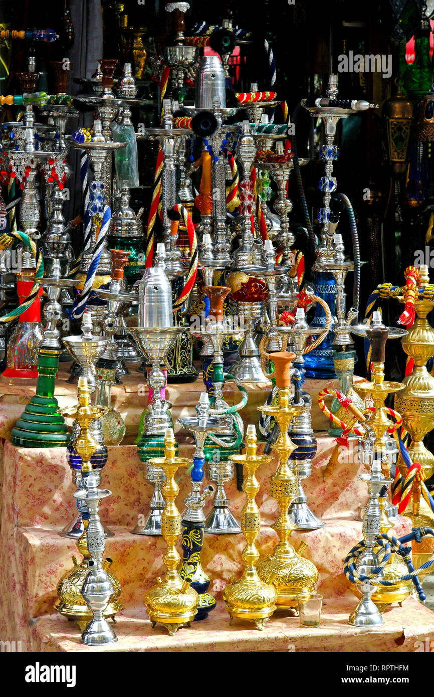 Tabacchi orientali con tubo lungo il tubo flessibile Foto Stock