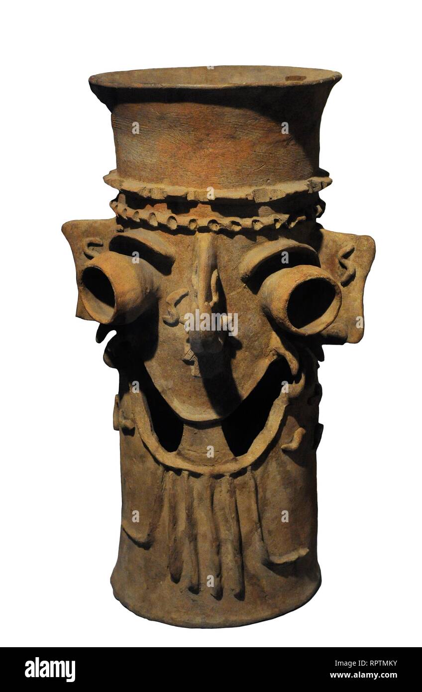 Incensario con la imagen del dios de la lluvia Tláloc. Cerámica. Estilo Colima (El Chanal). Período Postclásico Temprano (900-1250 d. C.). Occidente de México. Museo de América. Madrid. España. Foto Stock