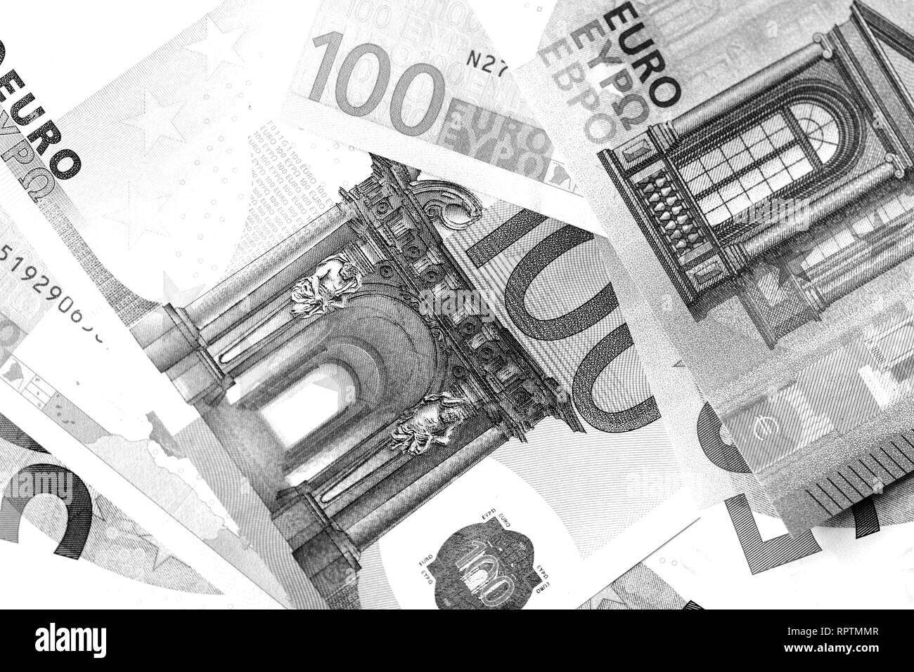 Cento e cinquanta euro banconote close up in bianco e nero style Foto Stock