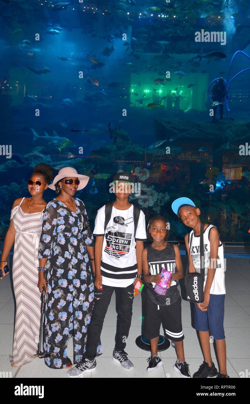 Afro-caraibica presso il centro commerciale di Dubai Foto stock - Alamy