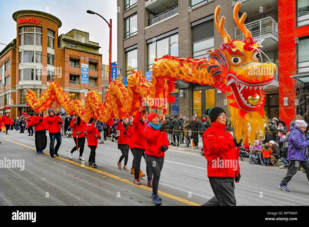 VanCity Dragon Dance team, capodanno cinese capodanno nuovo anno lunare Parade, Chinatown, Vancouver, British Columbia, Canada Foto Stock