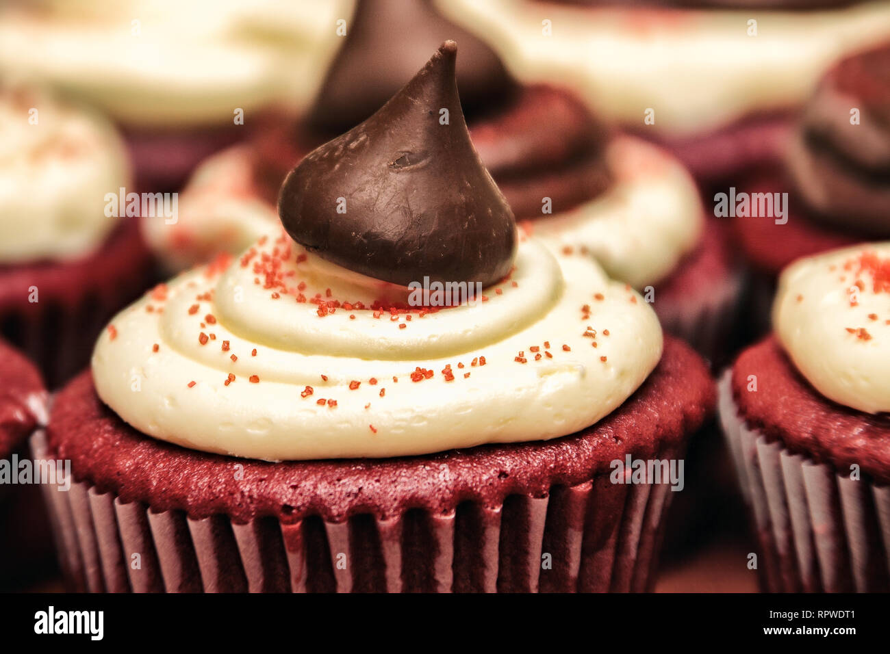 Red Velvet cupcake baci di cioccolato Foto Stock