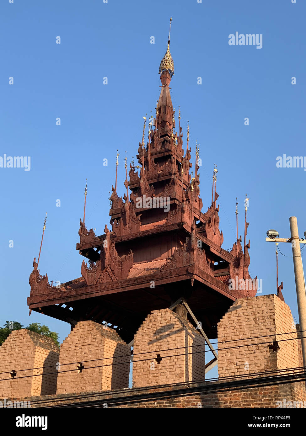 Bastione sulle pareti che circondano Mandalay Palace, Mandalay Myanmar Foto Stock