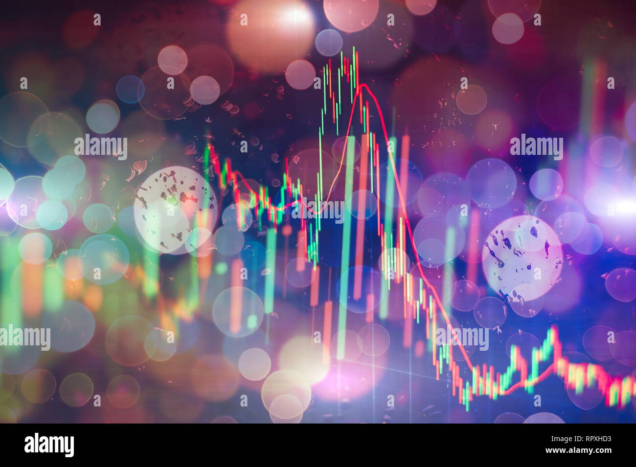 Forex grafici luminosi di colori diversi che mostra mercato finanziario sulla situazione astratta sfondo digitale. Foto Stock
