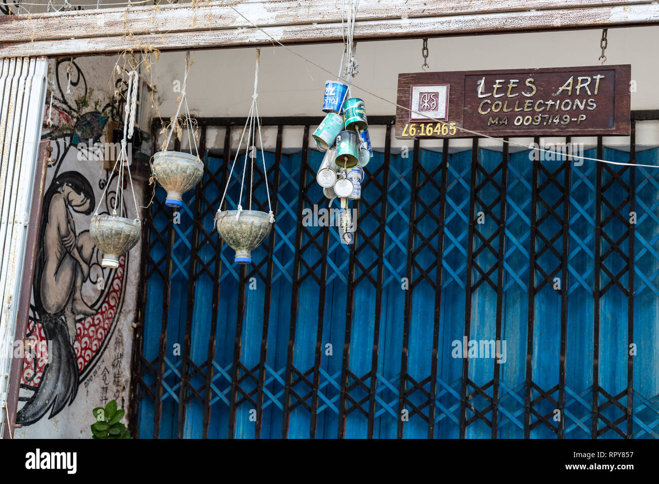 Decorazioni al di fuori di una galleria d'arte, Melaka, Malaysia. Foto Stock