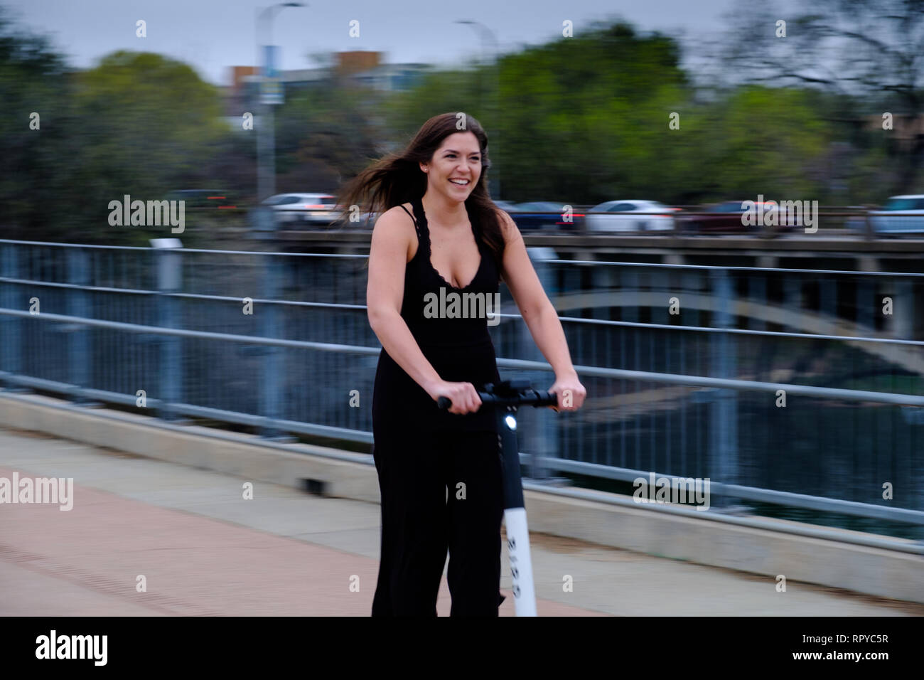 Affittato uno scooter rider di Austin, TX USA Foto Stock