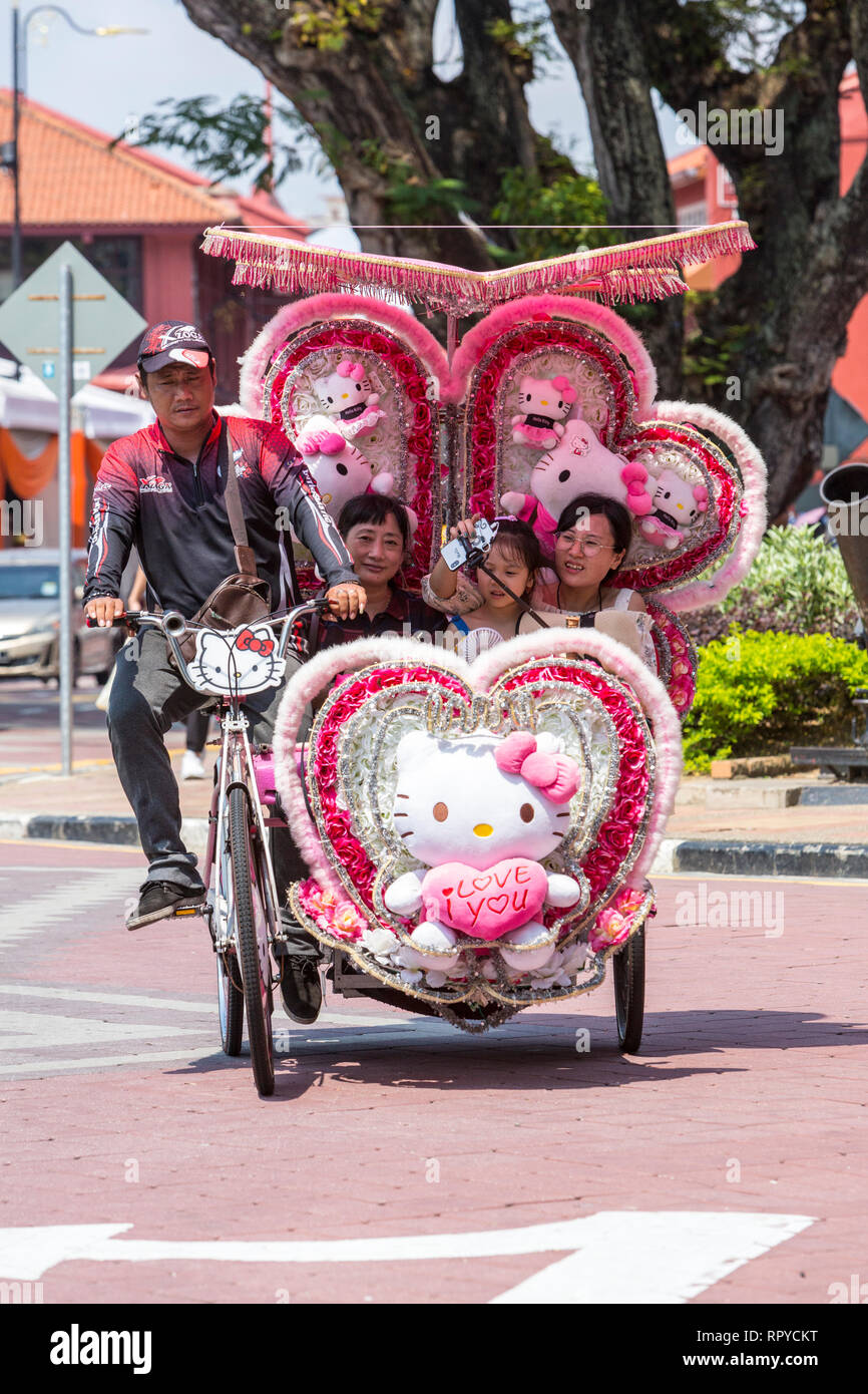 I turisti di equitazione in riscio', Melaka, Malaysia. Foto Stock