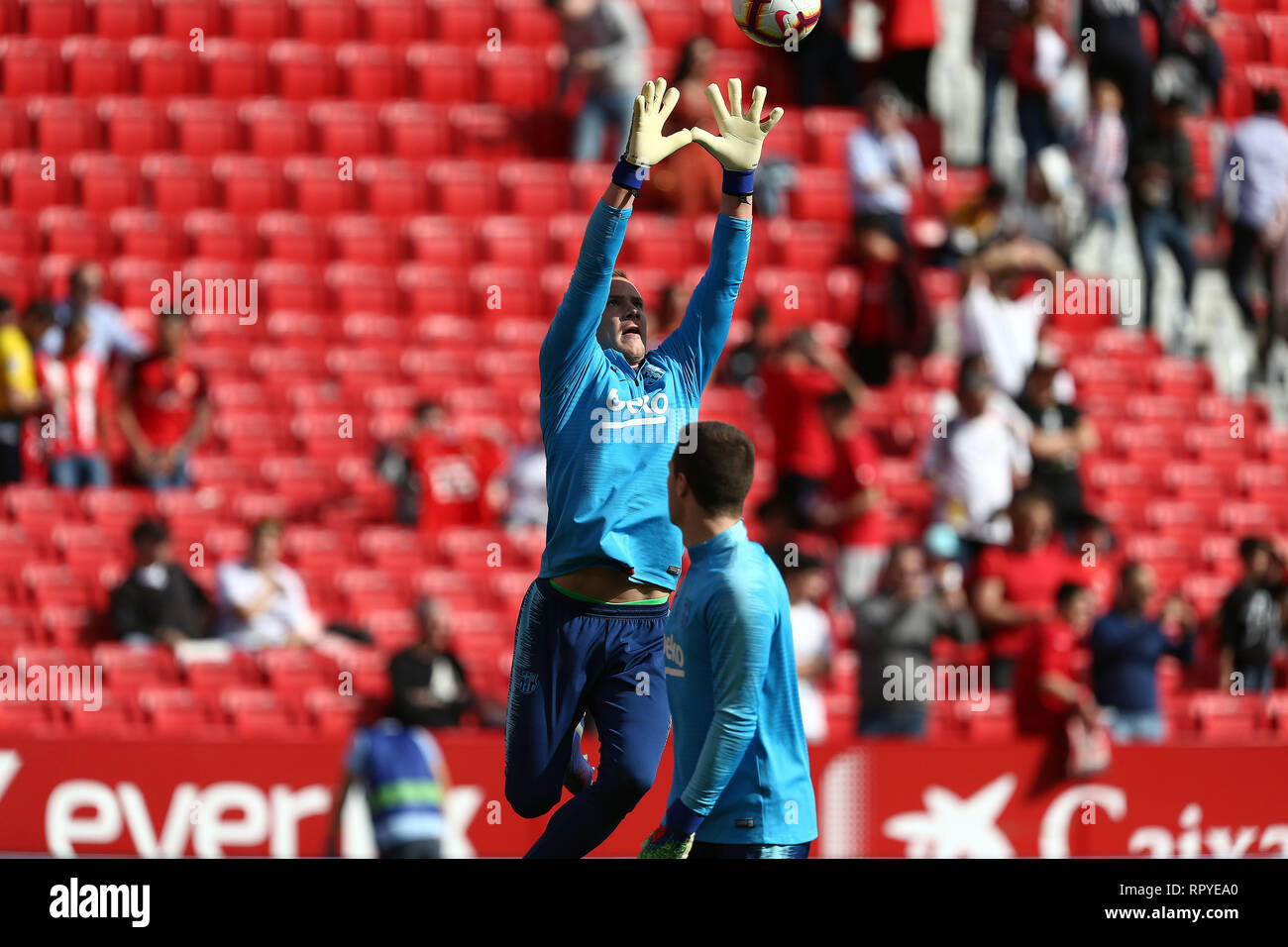 Ter Stegen (FC Barcelona) visto in fase di riscaldamento prima della La Liga match tra Sevilla FC e Futbol Club Barcelona a Estadio Sanchez Pizjuan di Siviglia, Spagna. ( Il punteggio finale; Sevilla FC 2:4 Futbol Club Barcelona ) Foto Stock