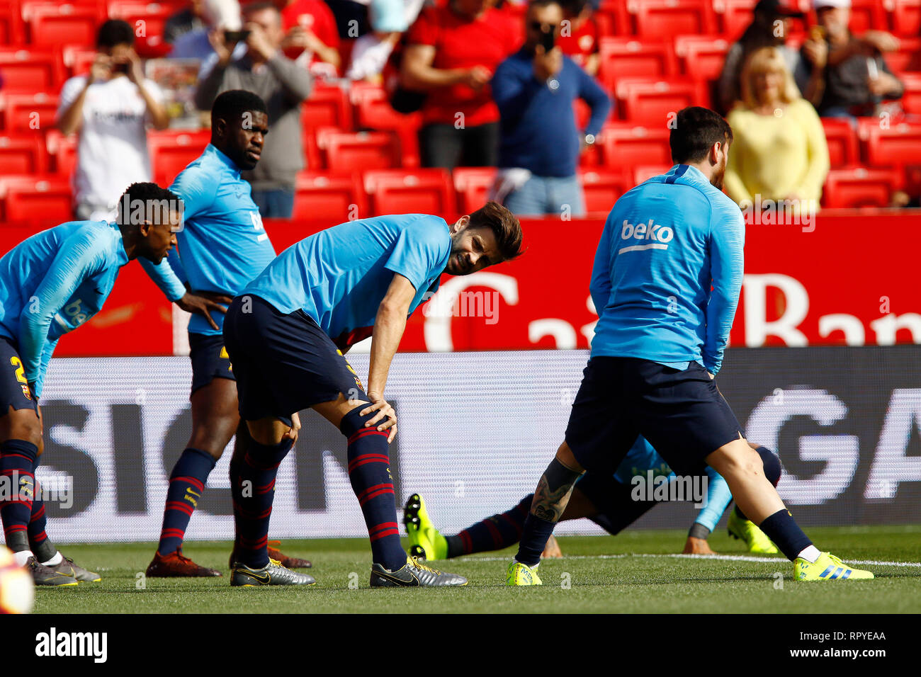 Gerard Pique (FC Barcelona) visto in fase di riscaldamento prima della La Liga match tra Sevilla FC e Futbol Club Barcelona a Estadio Sanchez Pizjuan di Siviglia, Spagna. ( Il punteggio finale; Sevilla FC 2:4 Futbol Club Barcelona ) Foto Stock