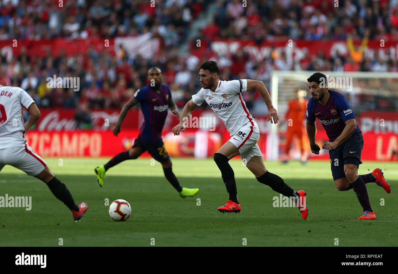 Massimiliano Wober (Sevilla FC) visto in azione durante la Liga match tra Sevilla FC e Futbol Club Barcelona a Estadio Sanchez Pizjuan di Siviglia, Spagna. ( Il punteggio finale; Sevilla FC 2:4 Futbol Club Barcelona ) Foto Stock