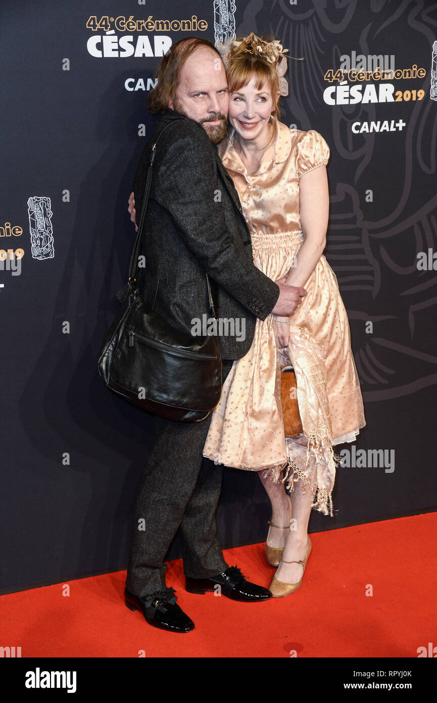 Parigi, Ile de France, Francia. Il 22 febbraio, 2019. Philippe Catherine e Julie Depardieu sono visti sul tappeto rosso durante il Cesar Film Awards 2019 presso la Salle Pleyel di Parigi, Francia. Credito: Thierry Le Fouille SOPA/images/ZUMA filo/Alamy Live News Foto Stock