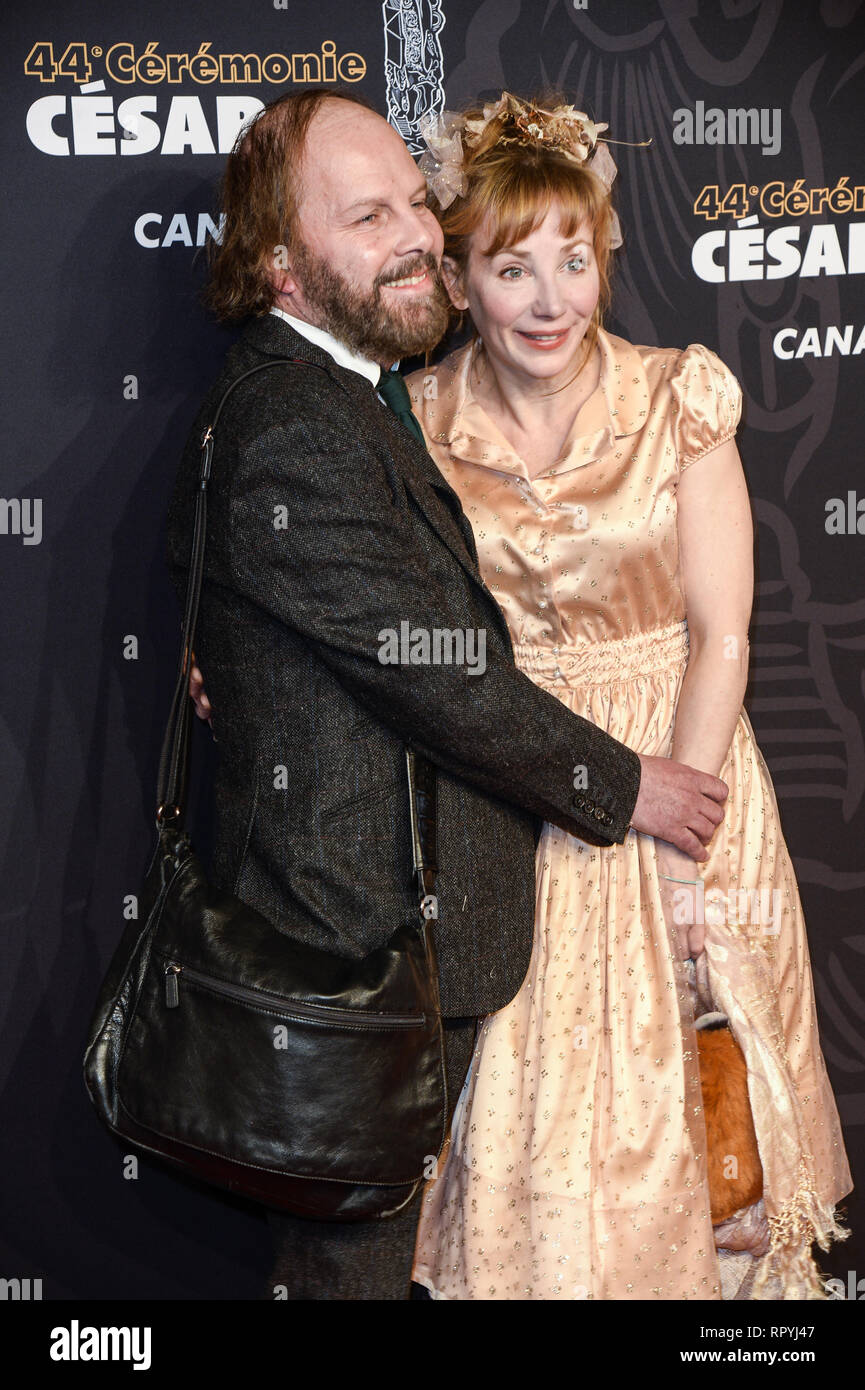 Parigi, Ile de France, Francia. Il 22 febbraio, 2019. Philippe Catherine e Julie Depardieu sono visti sul tappeto rosso durante il Cesar Film Awards 2019 presso la Salle Pleyel di Parigi, Francia. Credito: Thierry Le Fouille SOPA/images/ZUMA filo/Alamy Live News Foto Stock