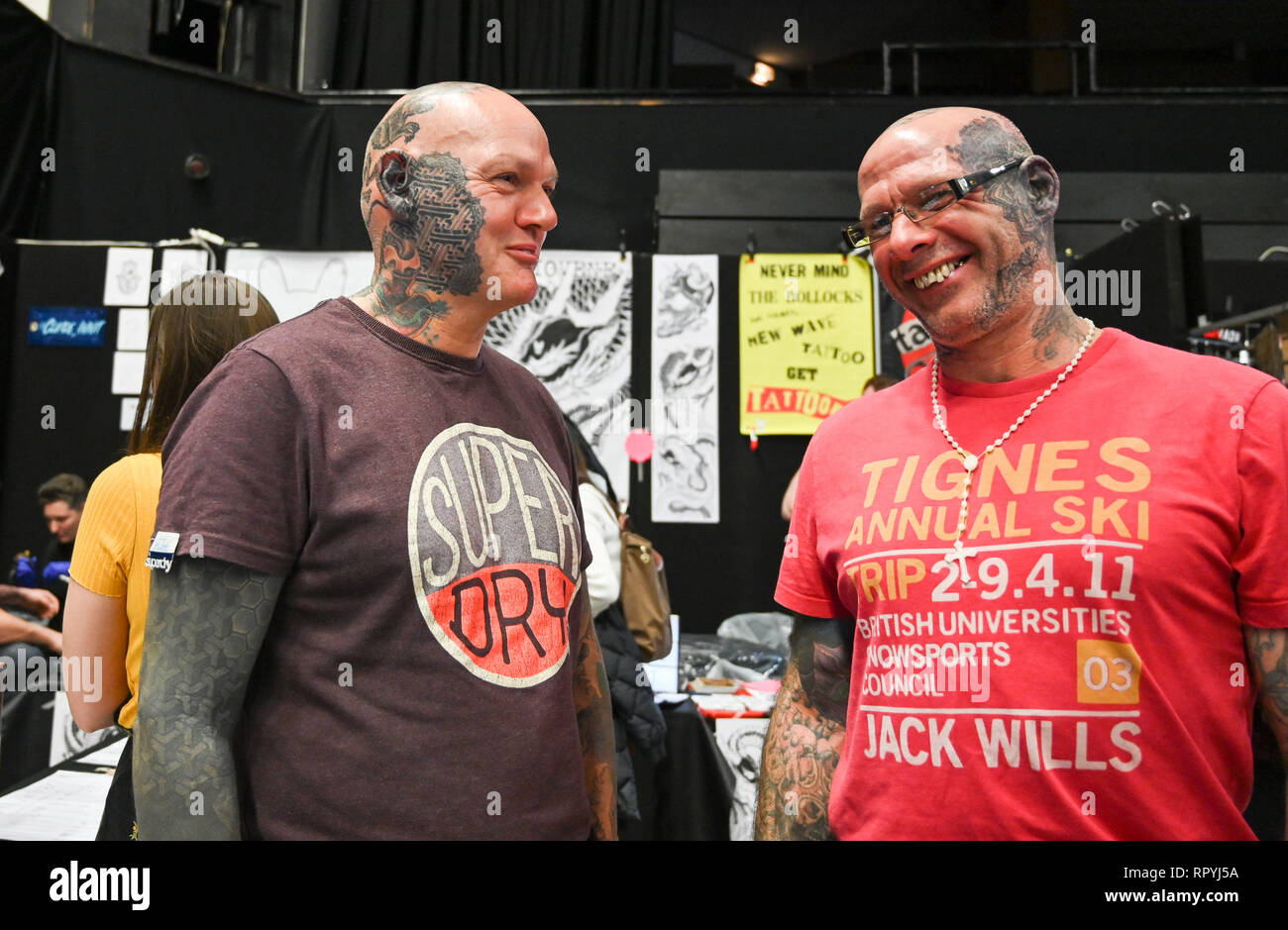 Brighton, East Sussex, Regno Unito. 23 feb 2019. I visitatori potranno gustarsi la 12th Annual Brighton Tattoo Convention tenutasi nel centro di Brighton per tutto il weekend con oltre 300 world class tattooists prendendo parte Credito: Simon Dack/Alamy Live News Foto Stock