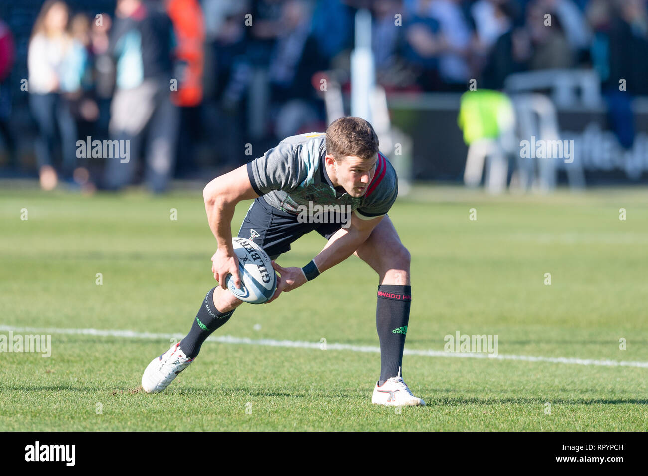 Twickenham, Londra, Regno Unito. Il 23 febbraio, 2019. Charlie Mulchrone di arlecchini in pre-match warm up durante la Premiership Gallagher match tra arlecchini e Bristol porta a Twickenham Stoop Sabato, 23 febbraio 2019. Londra Inghilterra. (Solo uso editoriale, è richiesta una licenza per uso commerciale. Nessun uso in scommesse, giochi o un singolo giocatore/club/league pubblicazioni.) Credito: Taka G Wu/Alamy News Credito: Taka Wu/Alamy Live News Foto Stock