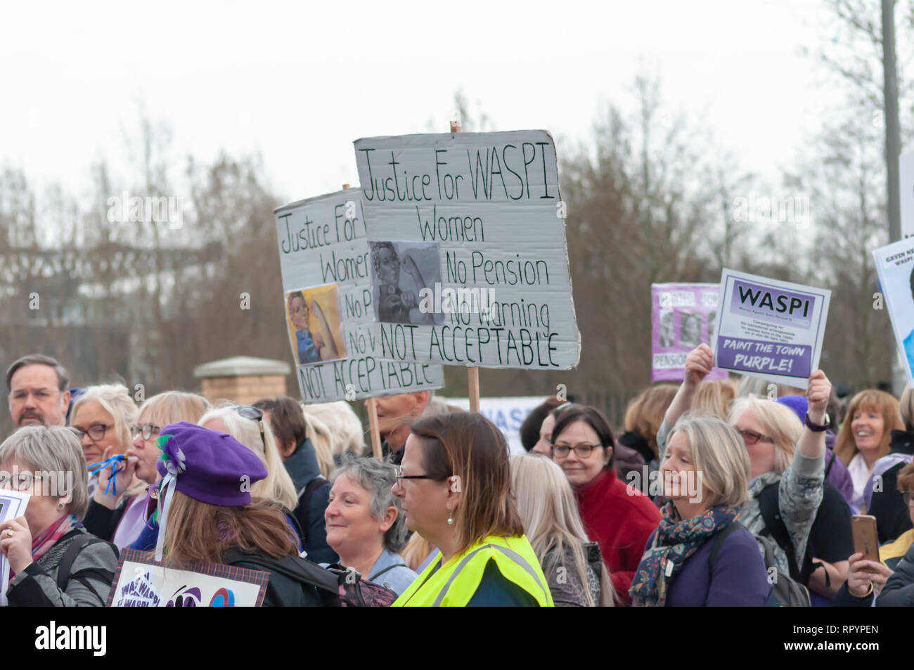 Glasgow, Scotland, Regno Unito. Il 23 febbraio, 2019. Rally per anni cinquanta nato Scottish donne contro la pensione statale di ingiustizia, WASPI. Le donne che sono nati negli anni cinquanta hanno avuto la qualifica età della loro pensione di stato cambiato da fino a sei anni risultante in pension perdite fino a £48.000. Credito: Berretto Alamy/Live News Foto Stock